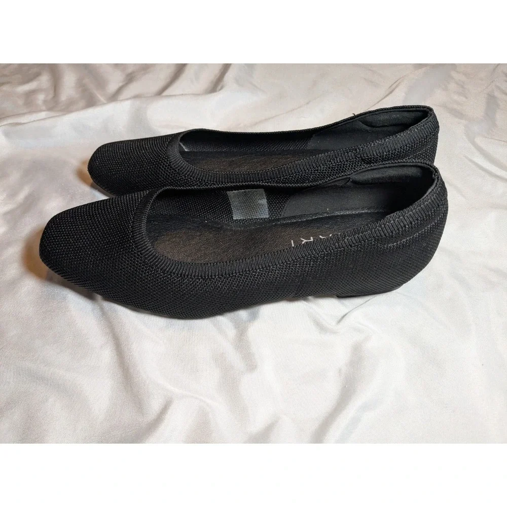 Tahari Women's‎ Black Slip-on Flat Shoes Size 7